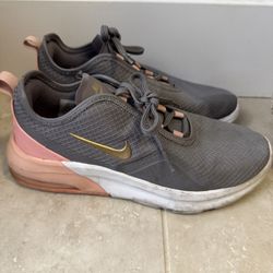 Women’s Nikes Size 8.5 $5 