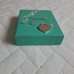 Tiffany And Co Earings And Necklace 