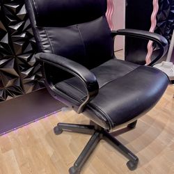 Rolling Height Adjustable Chair