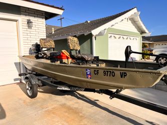 12’ Tracker Fishing Boat