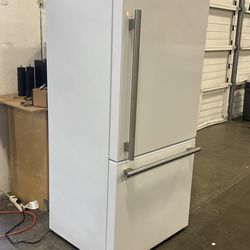 Bottom freezer refrigerator