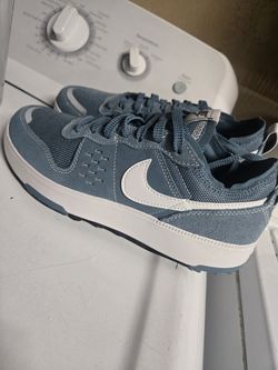 Womens size 8 nikes new never worn see pics