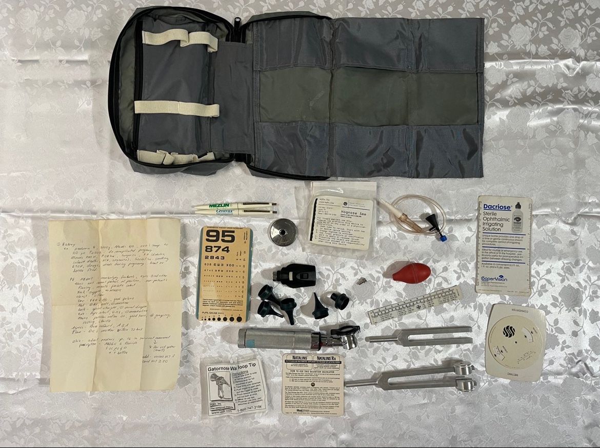 Vintage / Antique Doctor Medical Bag Comes with everything