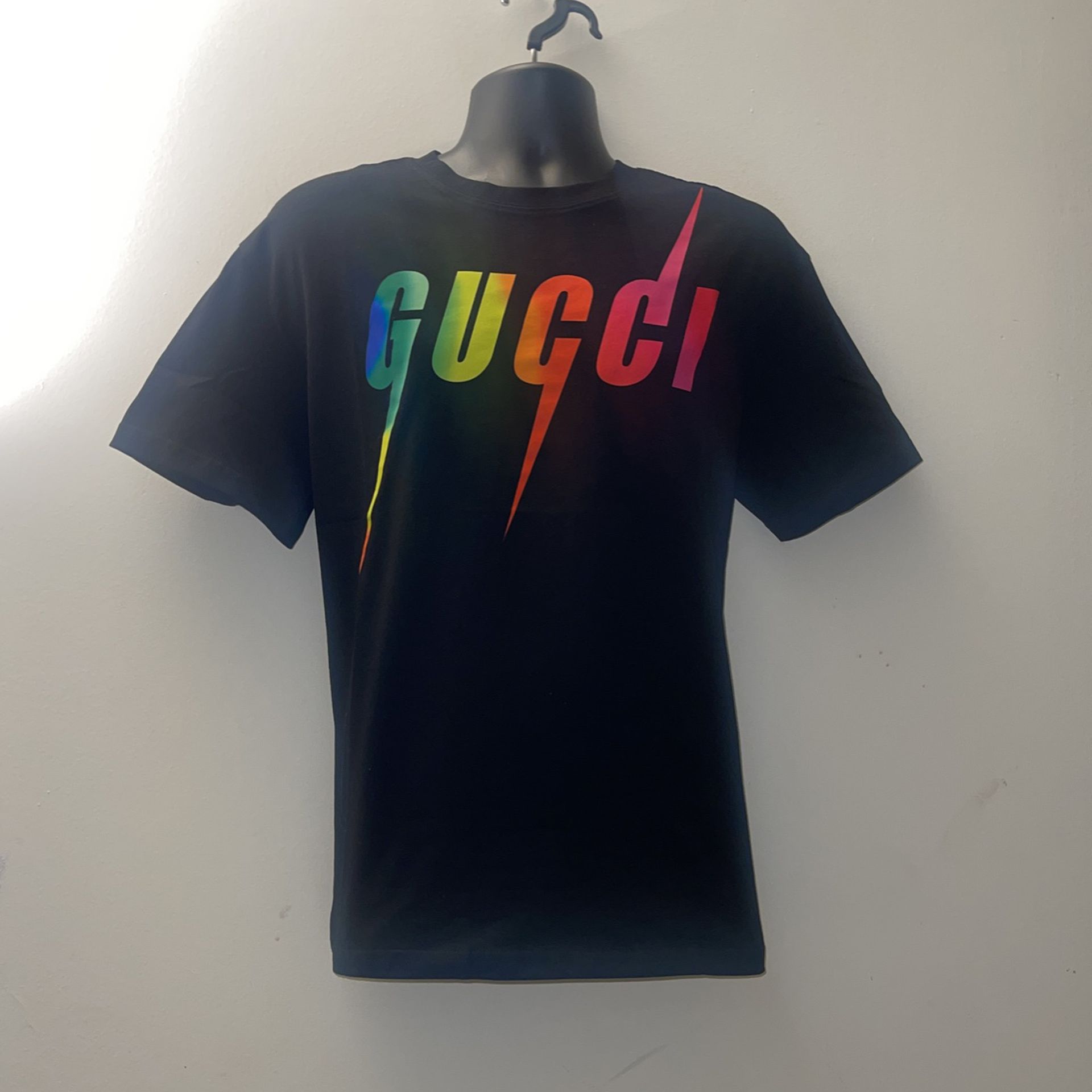 Gucci T-shirt  Size Large 