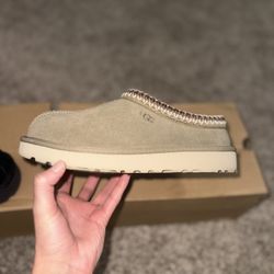 Uggs (black) Uggs (olive Green) 