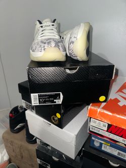 Sz 10.5m Jordan 11 low snake light bone