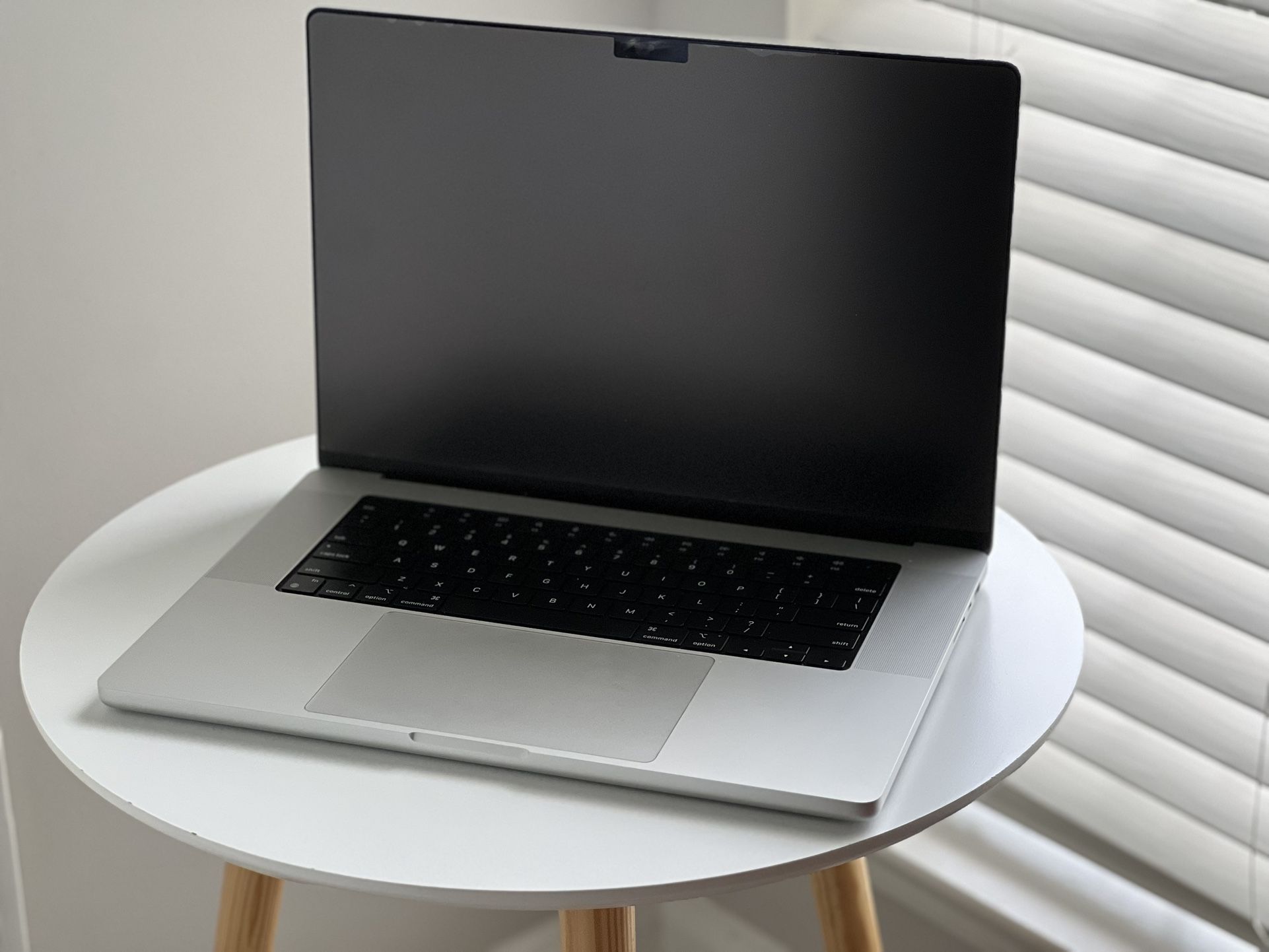 Apple 2021 MacBook Pro 16" (1TB SSD, M1 Max, 32GB) Laptop - Silver - Used