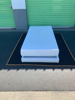 Twin bed/frame