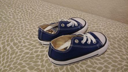 New size 6t Converse shoes