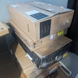 12 Damaged Gaming And Office Monitors (Over $5000 Retail Value)