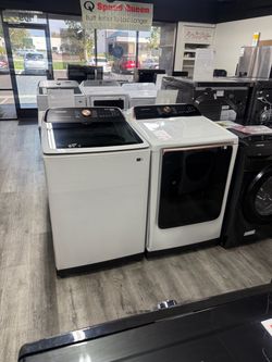 SAMSUNG 5.5 CU FT EXTRA LARGE CAPACITY TOP LOAD WASHER WITH AUTO DISPENSE SYSTEM & 7.4 CU FT GAS DRYER SET IN IVORY 😍