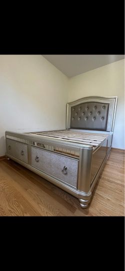 Queen bedroom set