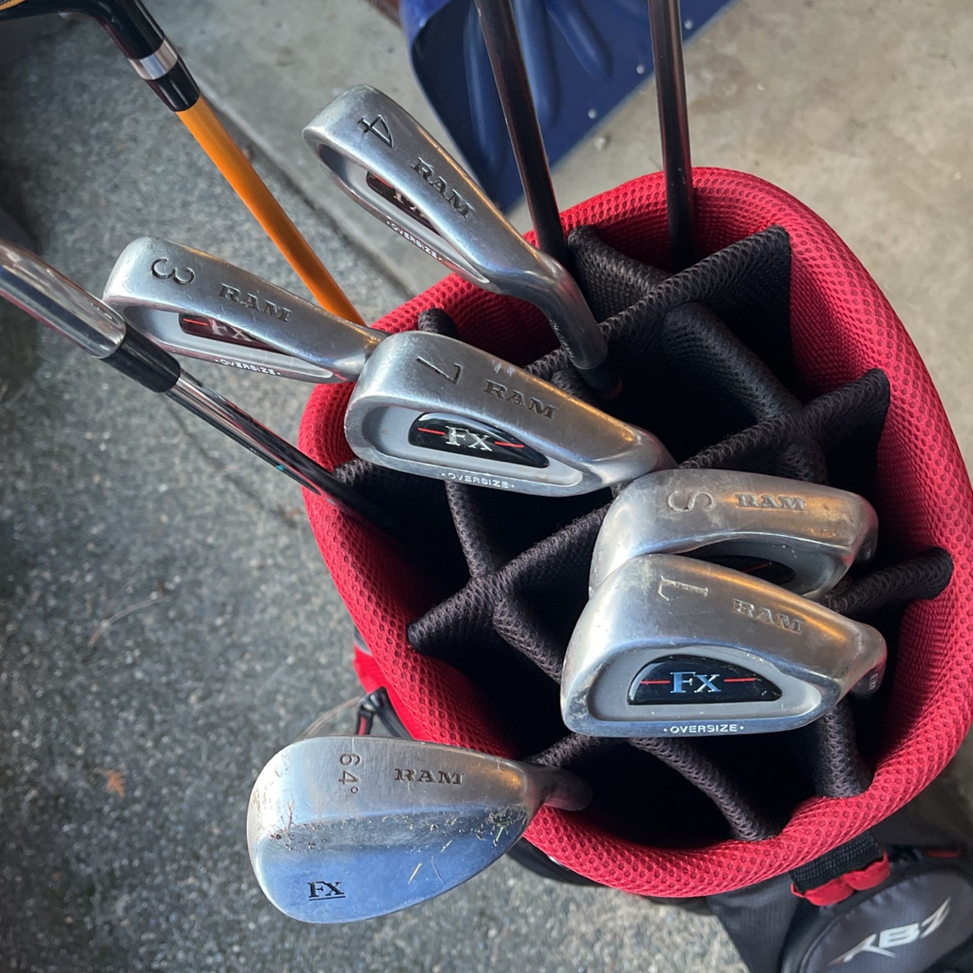 Taylor Made RBZ Red and Black Golf Bag for Sale in Buckley, WA OfferUp