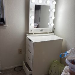 Vanity Mirrow With Light And Drawers 