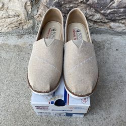 Woman Bobs Skechers