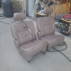 Sienna XLE 2011 Backseats