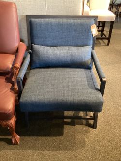 NEW Chair  Sku # LBQ3S9