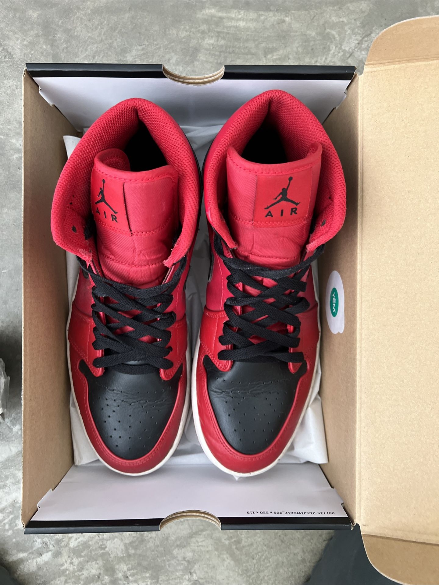 Air Jordan 1 Mid “Reverse Bred” – Men’s Size 9.5 – Slightly Used – No Box