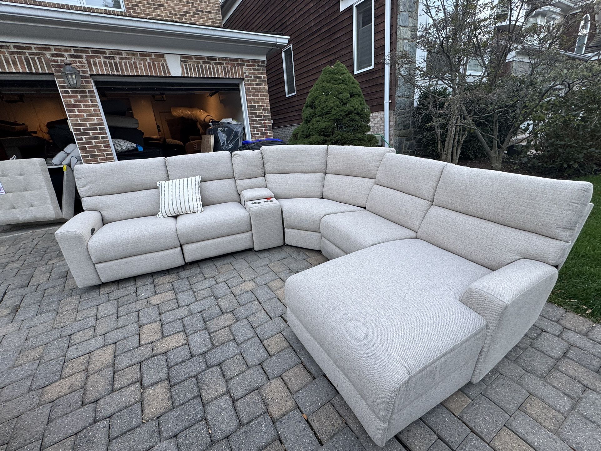 EX-Display Sectional With Two Power Recliners in As Good As New Condition