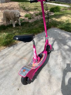 Electric E300s sit/stand scooter with bike lock and charger