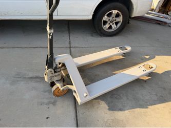 Standard crown pallet jack
