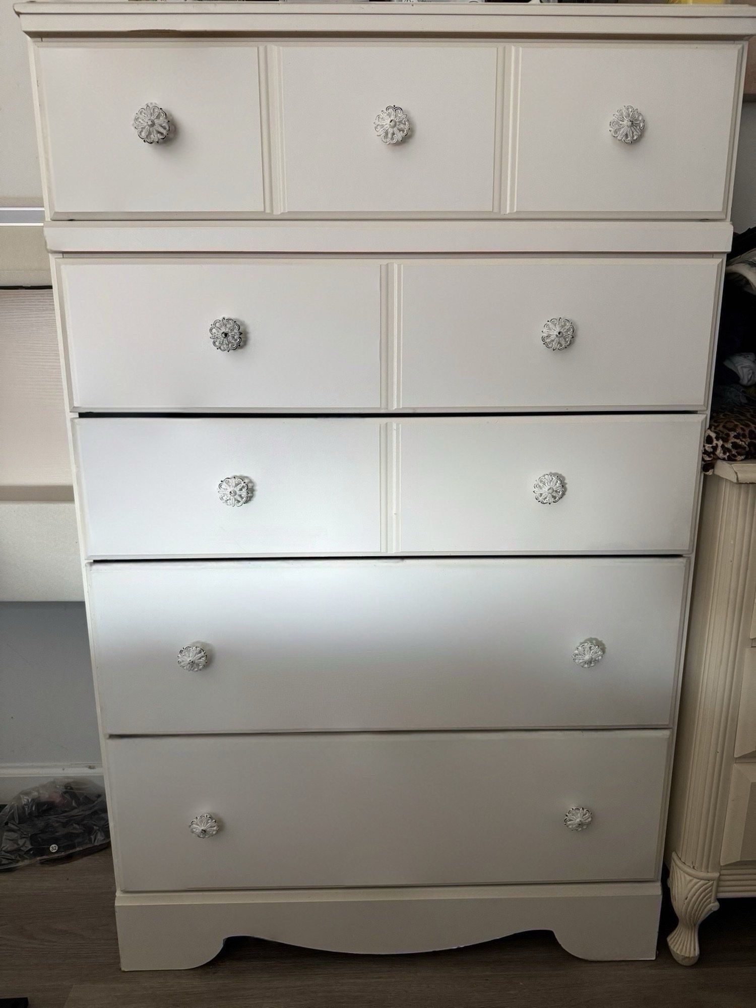 Solid Wood White Dresser with Vintage-Style Knobs – Sturdy & Spacious!