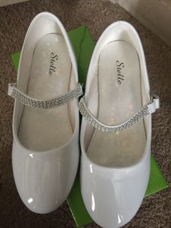 White shoes size 3