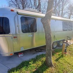 2023 Airstream Flying Cloud 25fb