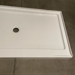 Delta Classic 500 60 in. x 32 in.  Center Drain 