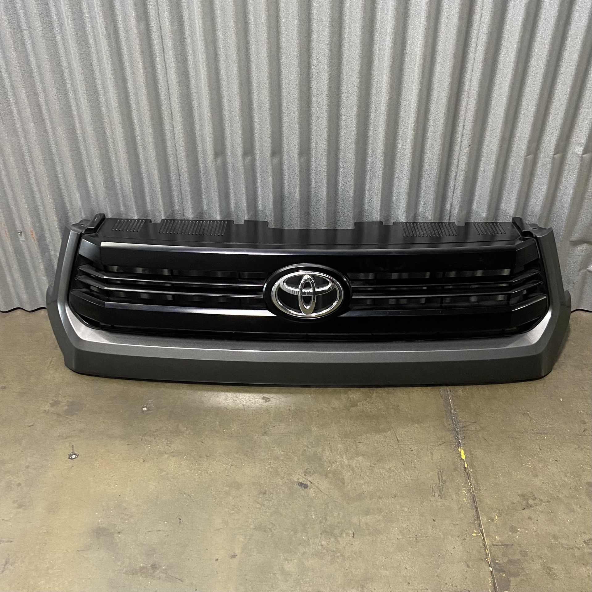 OEM 14-17 Toyota Tundra Front Upper Grille Grill Molding