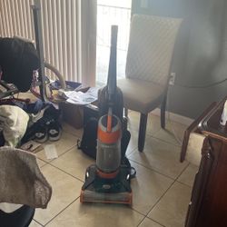 One 12 Inches Vacumcleaners Clean view By Bissell 