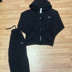 alo yoga black sweatsuit