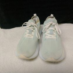 Women's Brooks Shoes 