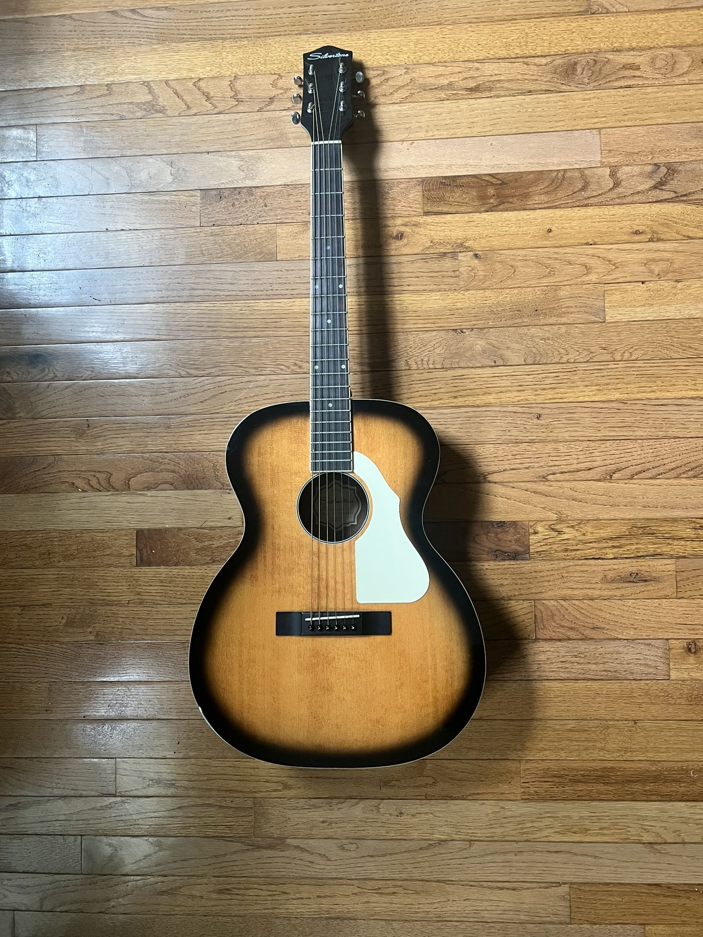 Silvertone 600-AVS orchestral body acoustic guitar