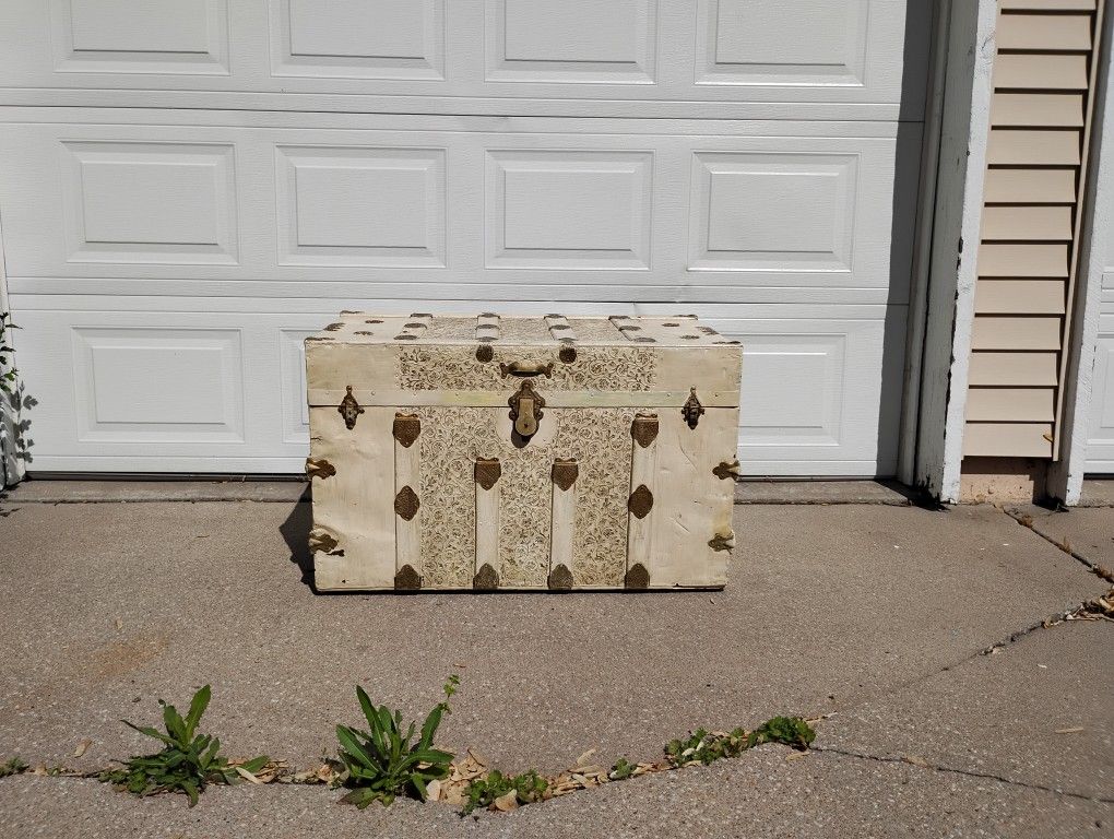 Vintage Steamer Chest/Trunk - Porch Pick up