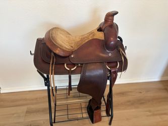 15” Texas Saddlery Saddle made in Bastrop Tx