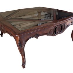 Very Nice Wood and Glass Engraved Coffee Table In Excellent Condition
