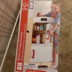 Hape Kids fridge 