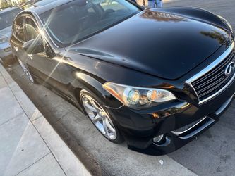 2011 Infiniti M56