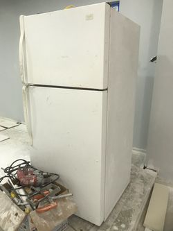 Refrigerator by Whirlpool $100