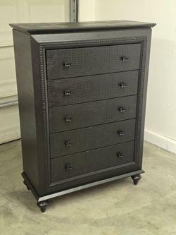 Free Delivery Included Black 5 Drawer Alligator Print Dresser