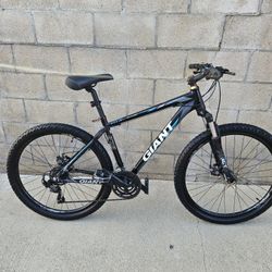 Una Bicycleta De Montana  Inch  27.5