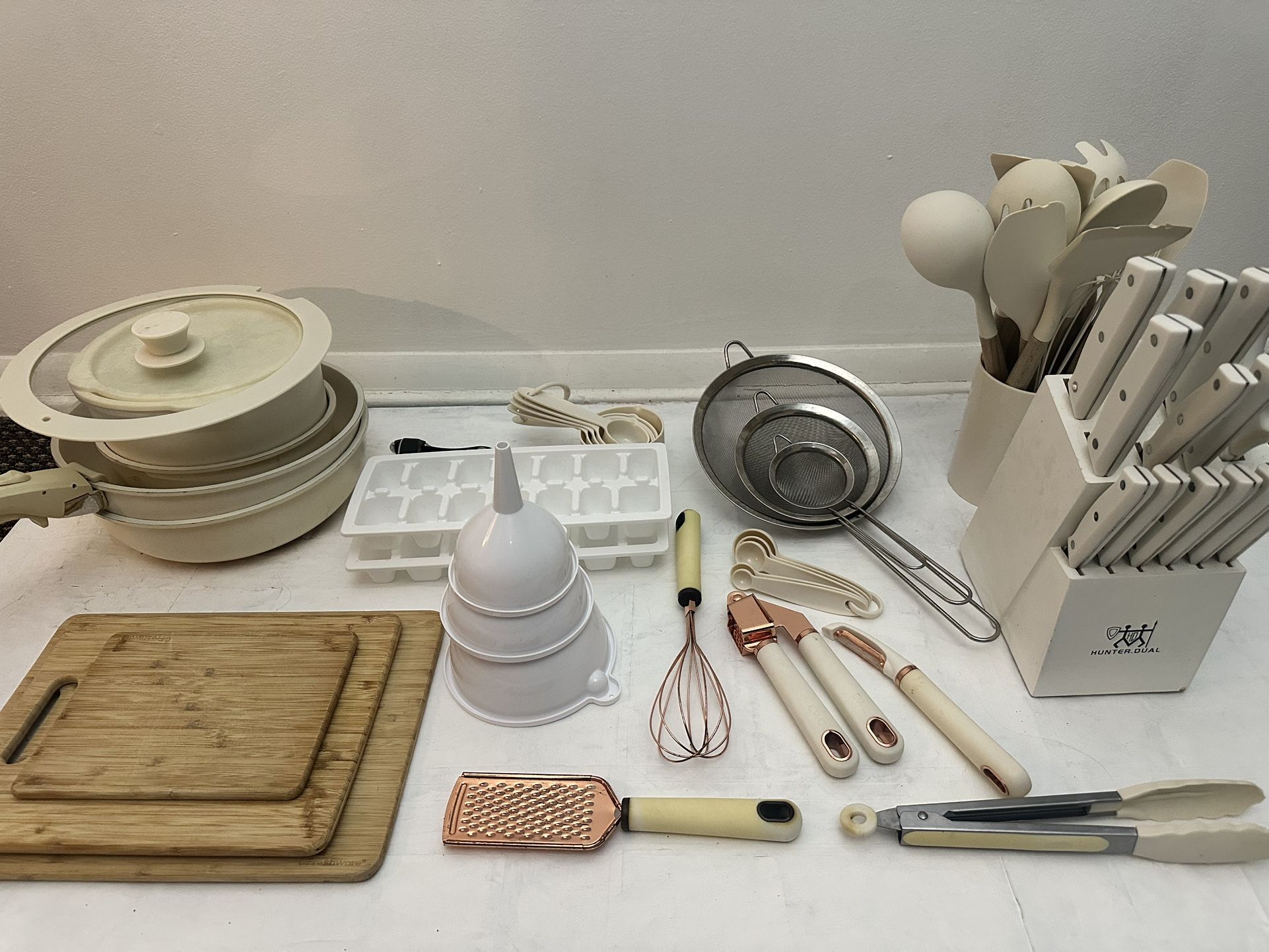 🔥 LAST CHANCE! Moving Sale: Complete 19+ Pc Kitchen Starter Kit - Ceramic Pans w/ Removable Handles!