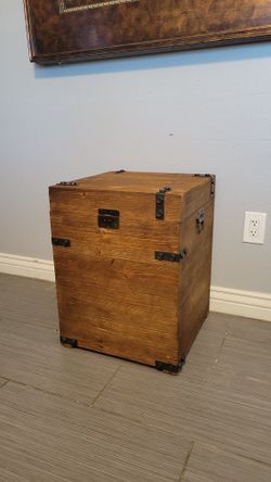 BEAUTIFUL RUSTIC TRUNK