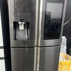 Refrigerator Family Hub