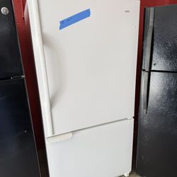 BOTTON FREEZER WHITE KENMORE FRIDGE 