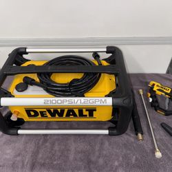 DEWALT 2100 PSI 1.2 GPM 13 Amp Cold Water Electric Pressure Washer with Internal Equipment Storage