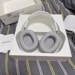 Silver AirPod Max 