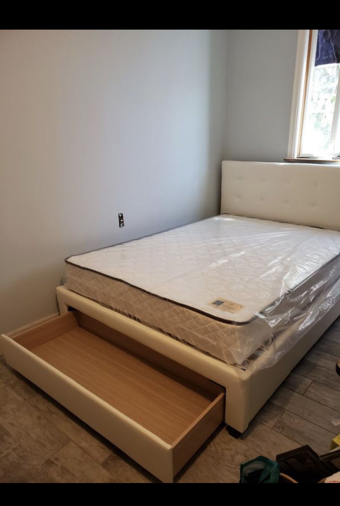 Full Bed With Mattress 