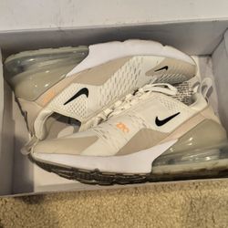 NIKE Airmax 270